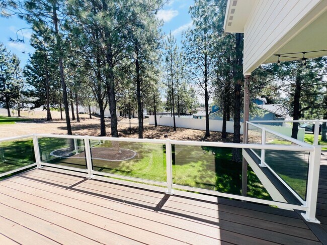 Building Photo - Luxury Rental