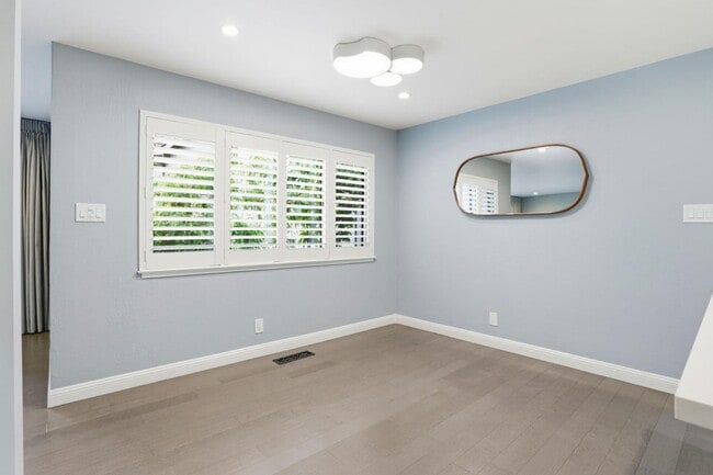 Building Photo - 2010 Santa Cruz Ave