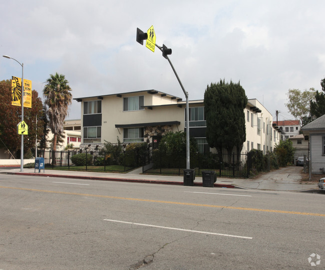 Primary Photo - 1156 N Cahuenga Blvd