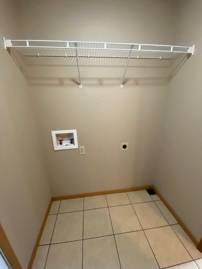 Building Photo - 3 bedroom 2 bath home in Clever, MO!