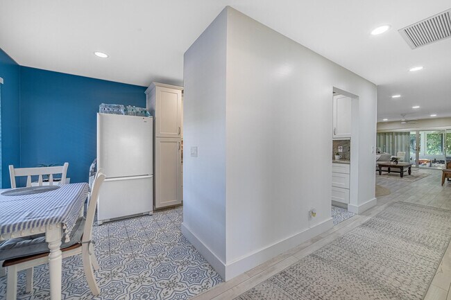 Building Photo - 2920 SW 15th St