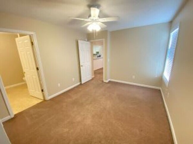 Building Photo - 164 W Hampton St