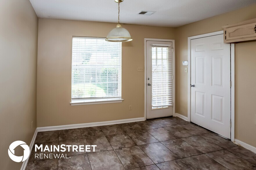 Building Photo - 6719 Ross Manor Dr