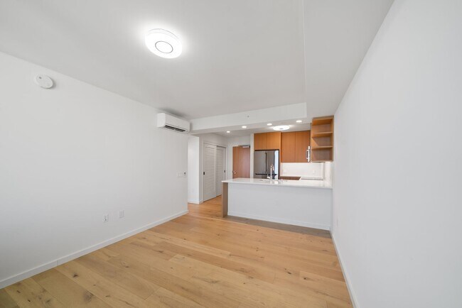Building Photo - 2422