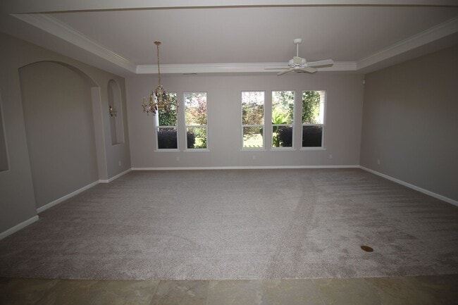 Building Photo - Beautiful Home in Buchanan District + Large Yard