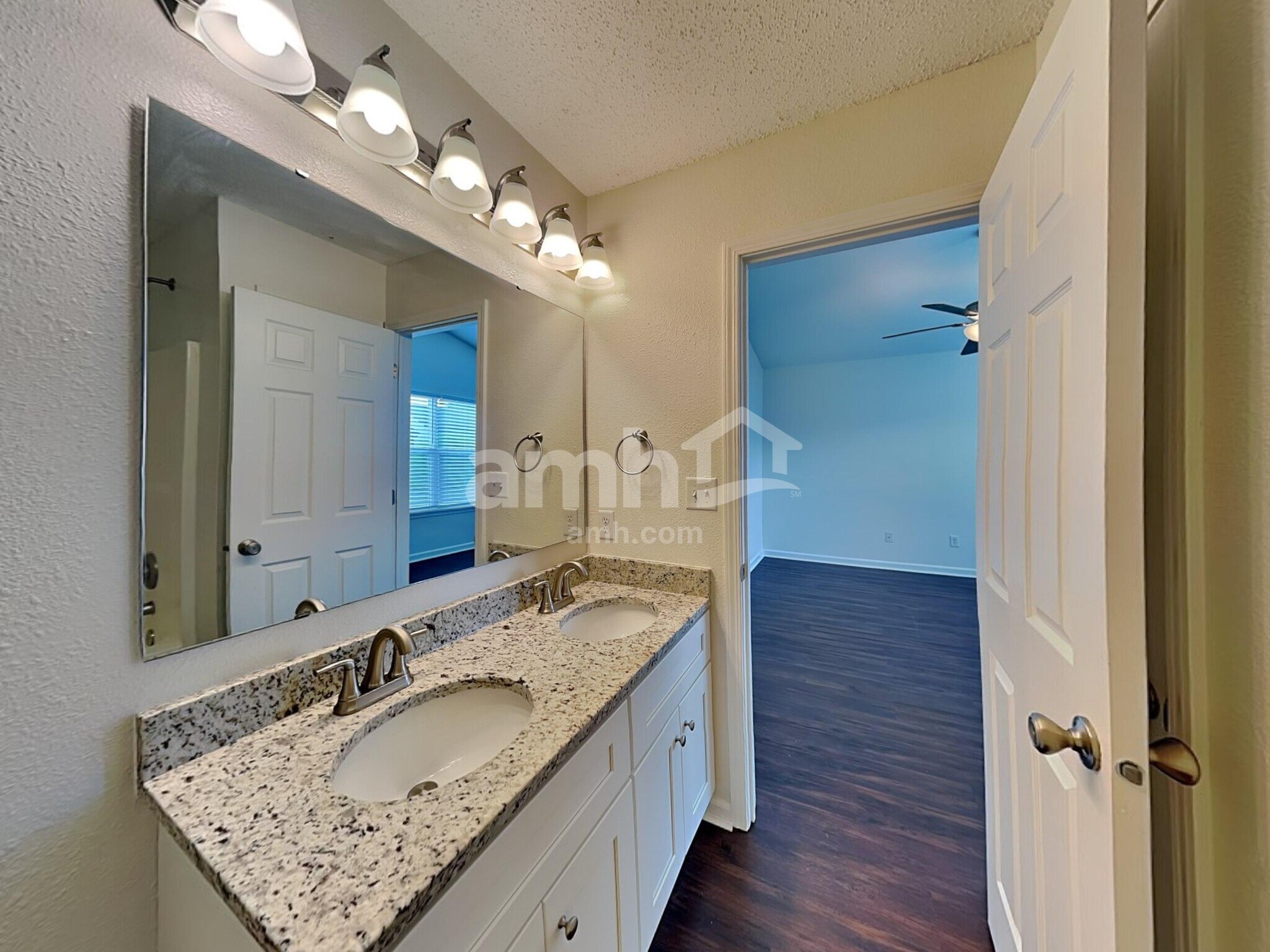 Building Photo - 15425 Dry Creek Rd