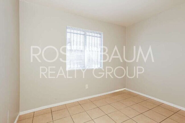 Building Photo - 2747 E Chipman Rd