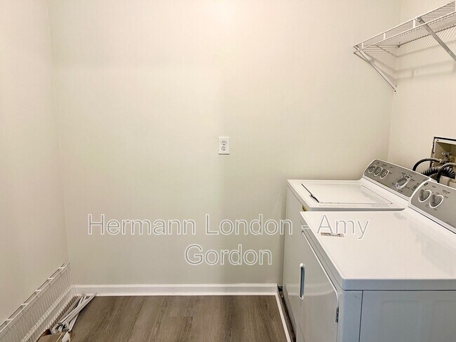 Building Photo - 4225 W Pine Blvd