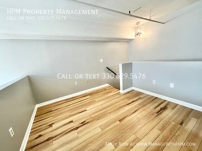 Building Photo - 1133 W 9th St