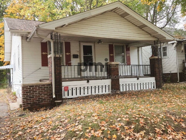 Building Photo - 2055 E Prairie Ave