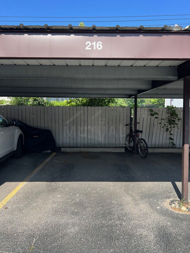 Building Photo - 2440 Parmenter Blvd
