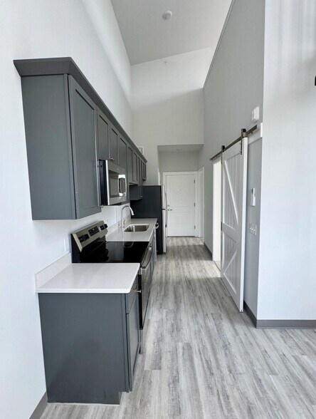 Building Photo - City Sunrise