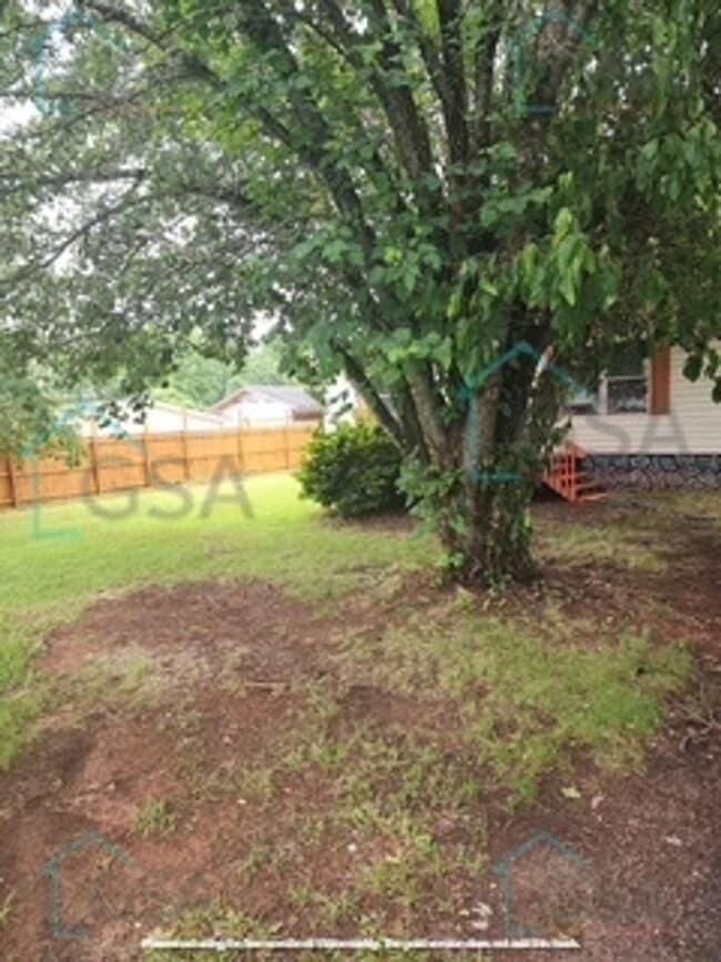 Building Photo - 3 Bedroom Mobile Home Available!