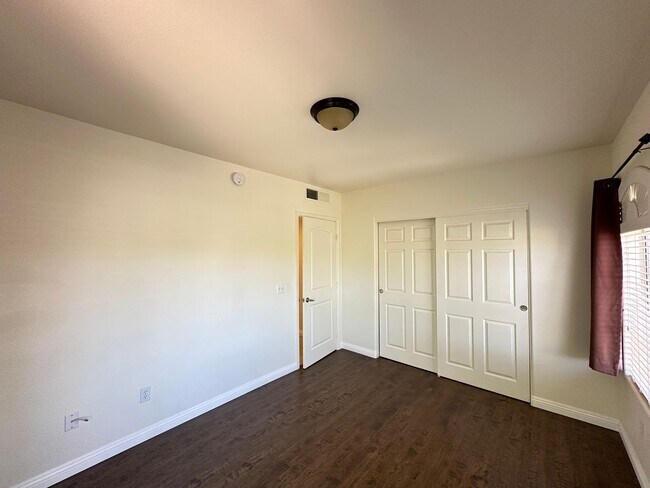 Building Photo - Finisterre Condo