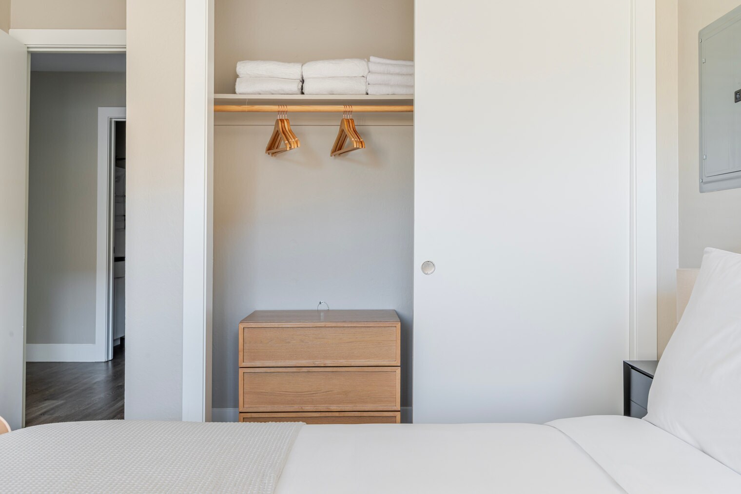 Building Photo - 644 Edgewater Blvd