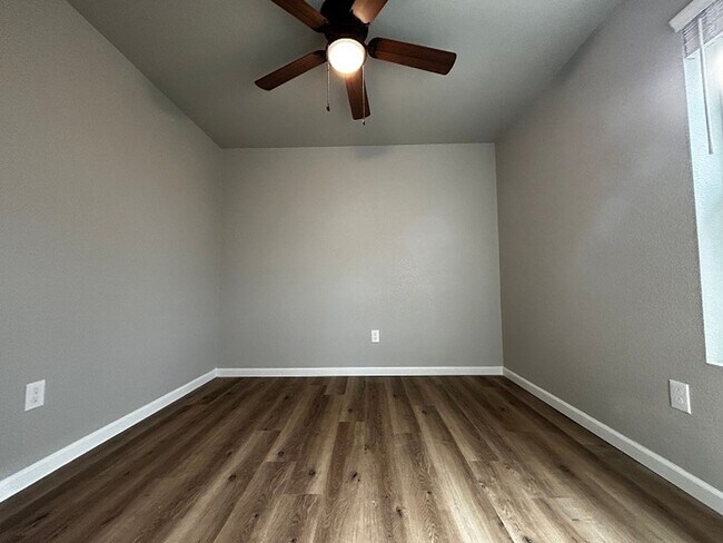 Building Photo - Coming Soon! 2 Bed/1 Bath Home