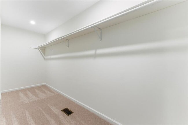 Building Photo - 1715 Crestline Dr NE