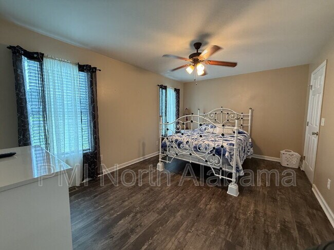 Building Photo - 314 Neal Dr
