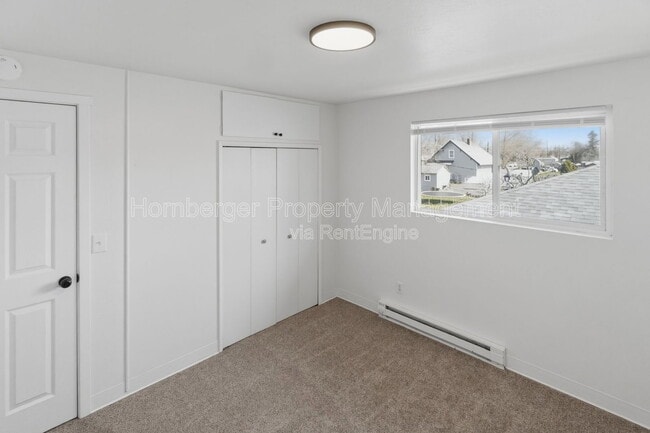 Building Photo - 2011 E Desmet Ave