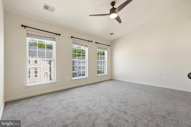 Building Photo - 941 Pine Forest Ln