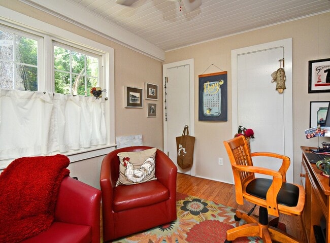 Building Photo - Renovated Home in the Heart of Orlando's M...