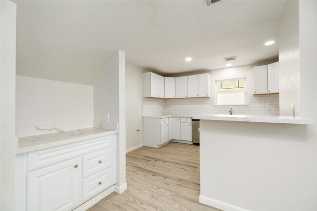 Building Photo - 24118 Spring Mill Ln