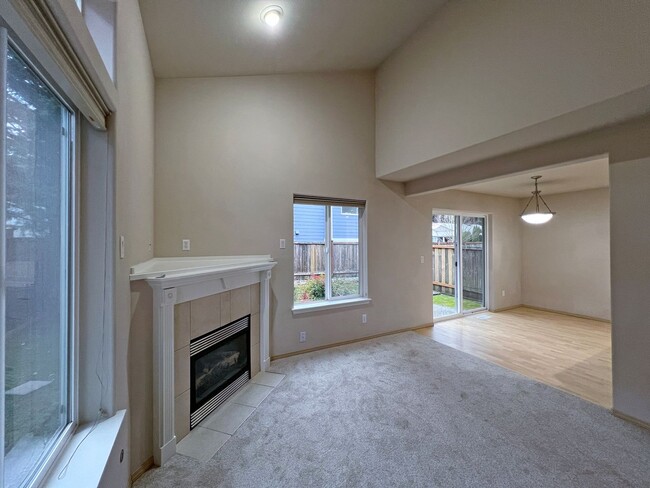 Building Photo - 3 Bedroom  2 Bath Home in Desirable Maple Valley