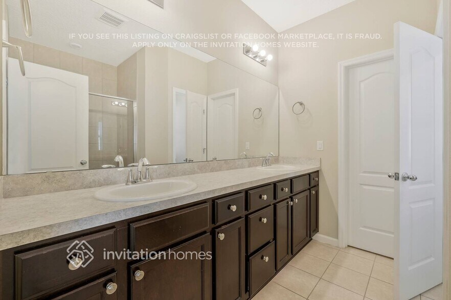 Building Photo - 240 Stone Arbor Ln