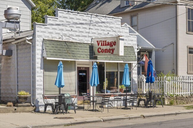 Building Photo - 422 E Whittier St