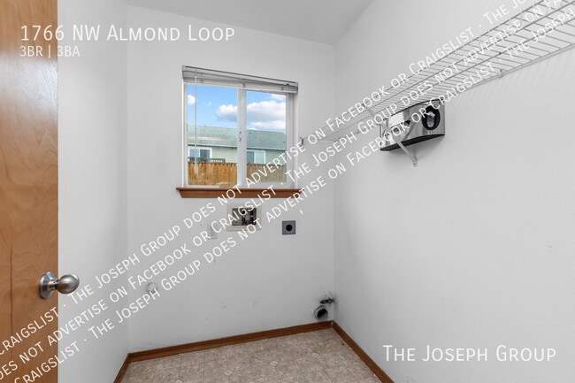 Building Photo - 1766 NW Almond Loop