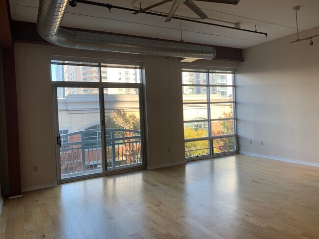 Primary Photo - 221 Market St