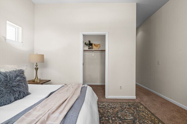 Building Photo - 1459 Yosemite Dr