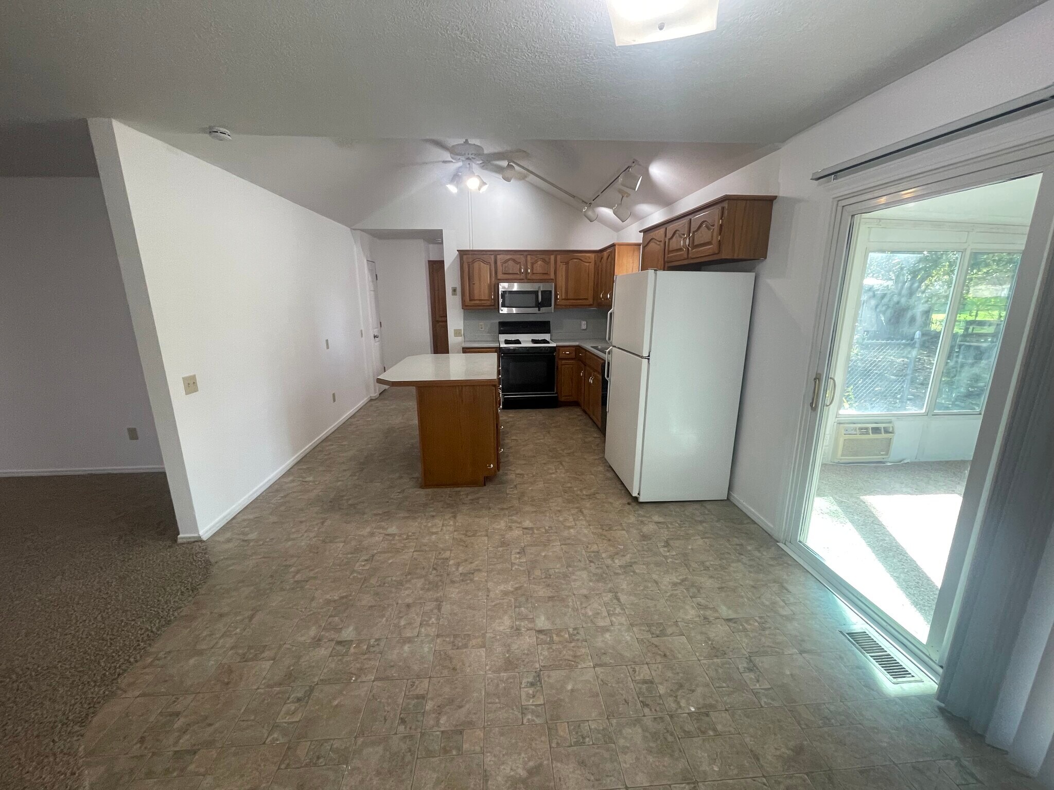 Building Photo - 317 S Market St