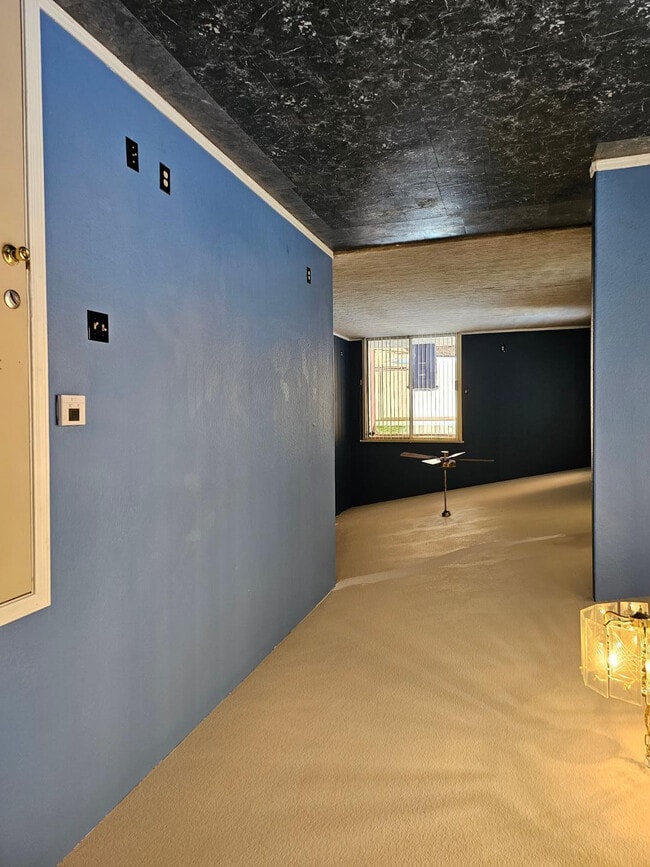 Building Photo - 821 S Cancun Dr