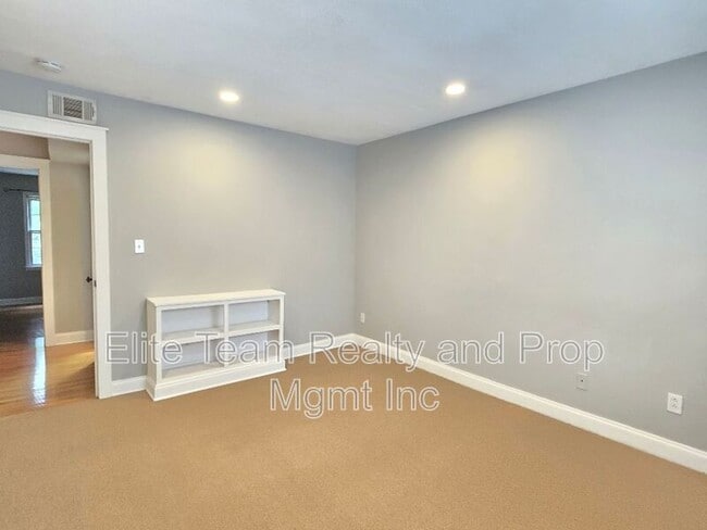 Building Photo - 3722 Park Rd