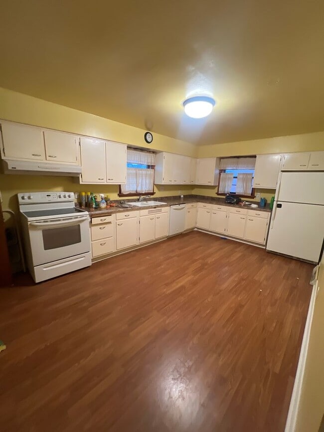 Building Photo - Indian Hills 3 Bedroom 1.5 Bath