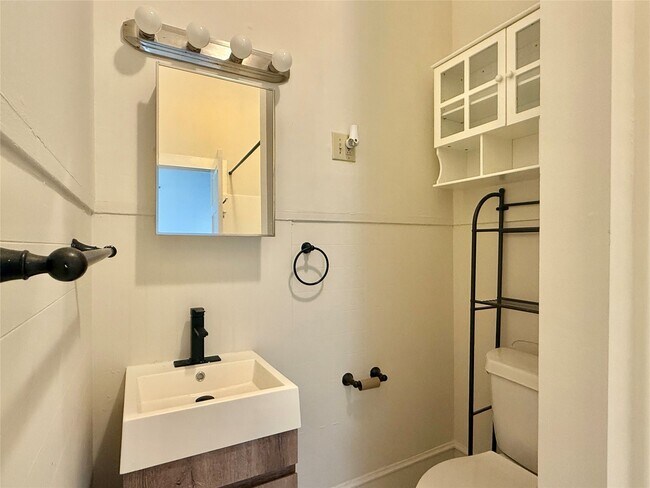 Building Photo - 1427 Church St