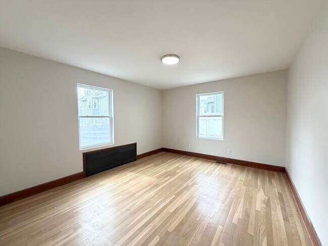 Building Photo - 3 1/2 Buffum St