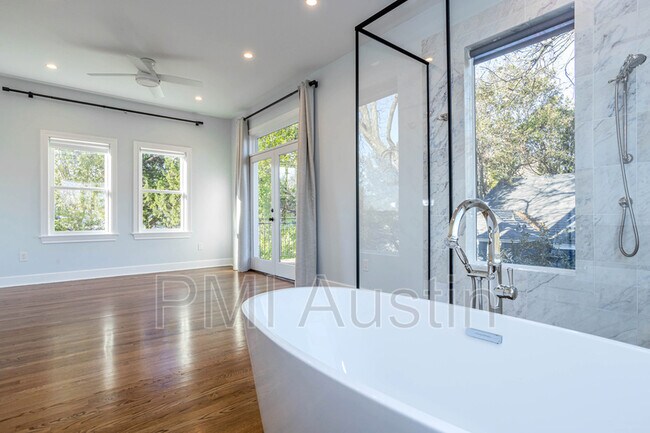 Building Photo - 2003 Newning Ave