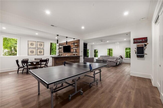 Building Photo - 306 Pinecrest Rd NE