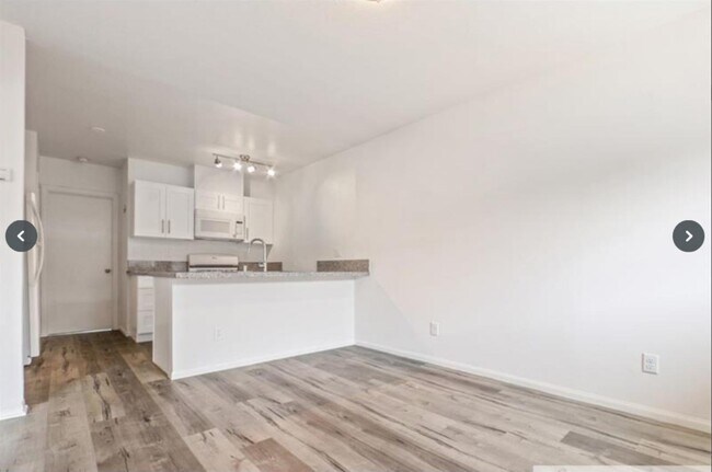 Building Photo - 1040 W 91ST ST