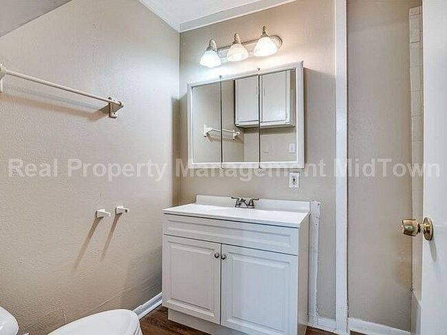 Building Photo - Charming 3-Bedroom Home with Spacious Yard in Garland