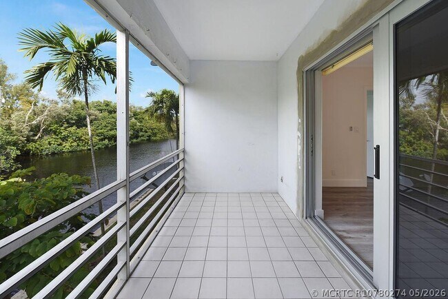 Building Photo - 1400 NE 57th Ct