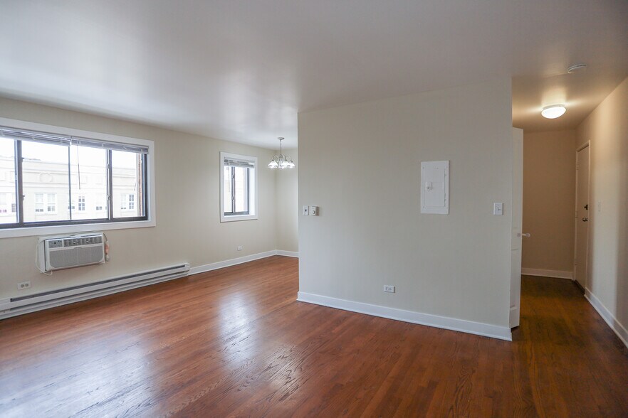 Building Photo - 5851 N Winthrop Ave