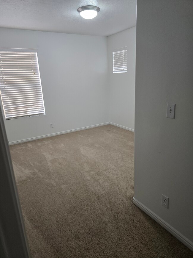 Building Photo - 13463 S Corbin Valley Dr