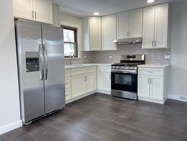 Building Photo - 360 W Oriole Trl