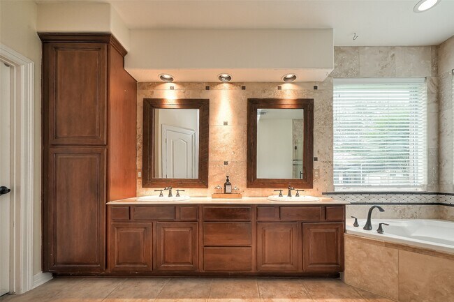 Building Photo - 32515 Westminster Dr