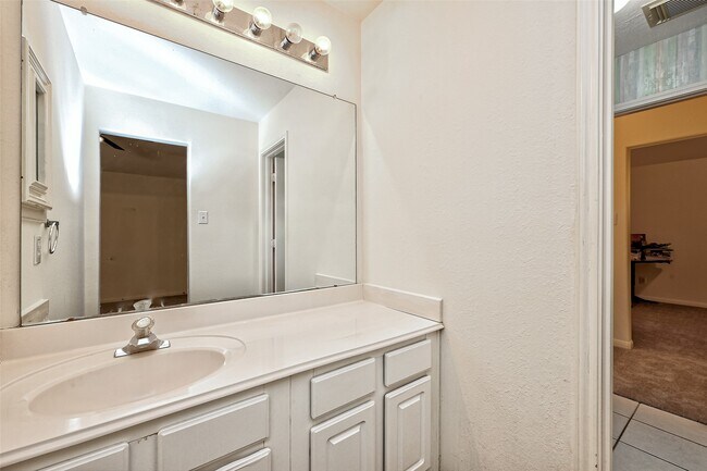 Building Photo - 6806 Rhodes Ct