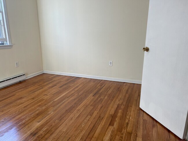 Building Photo - 1044 Campbell Ave