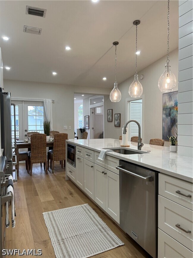 Building Photo - 7087 Barrington Cir